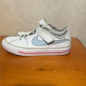 Nike Kids Court Legacy Low Top White and Light Blue Sneakers Girls 1.5